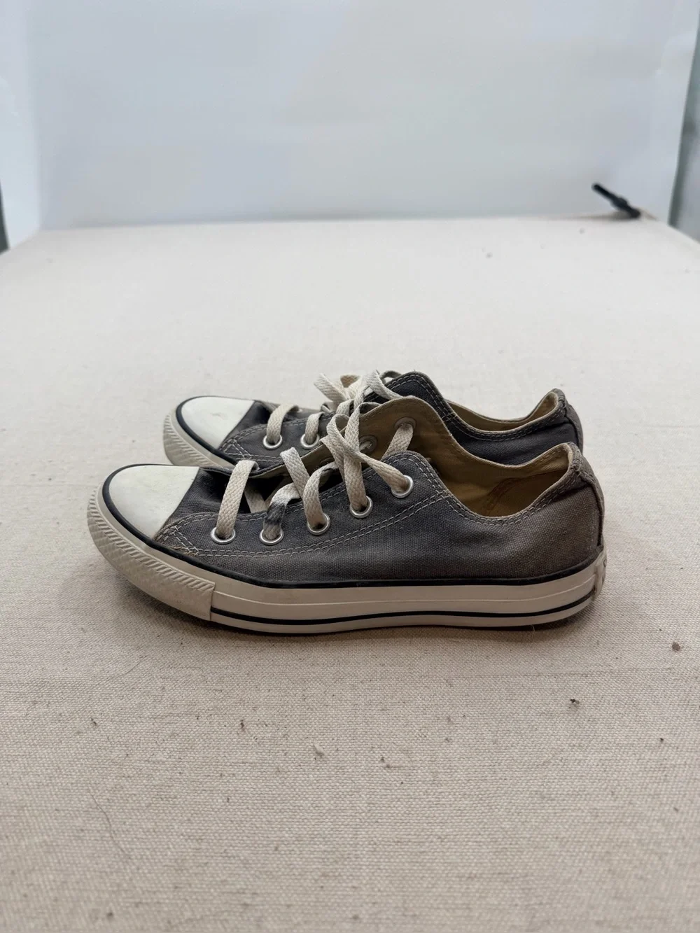 Converse  Low Top Sneakers in Gray and White